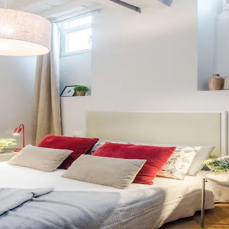 Retreat With Garden Charm Apartman *