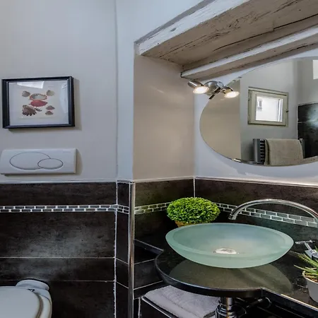 Apartman Retreat With Garden Charm