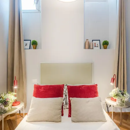 Retreat With Garden Charm *
